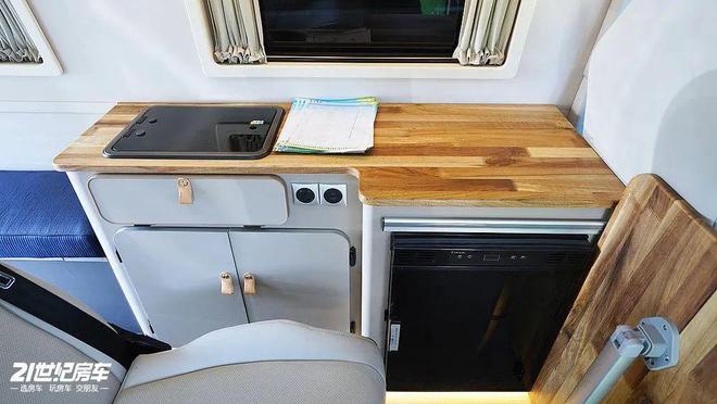 通勤露营全OK驿舟先锋官V升顶宿营车不朽情缘电子游戏1798万元三张床(图1) 通勤露营全OK驿舟先锋官V升顶宿营车不朽情缘电子游戏1798万元三张床(图1)