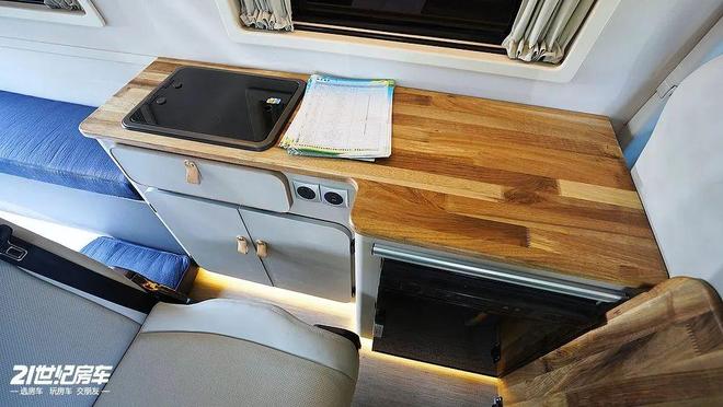 通勤露营全OK驿舟先锋官V升顶宿营车不朽情缘电子游戏1798万元三张床(图6) 通勤露营全OK驿舟先锋官V升顶宿营车不朽情缘电子游戏1798万元三张床(图6)